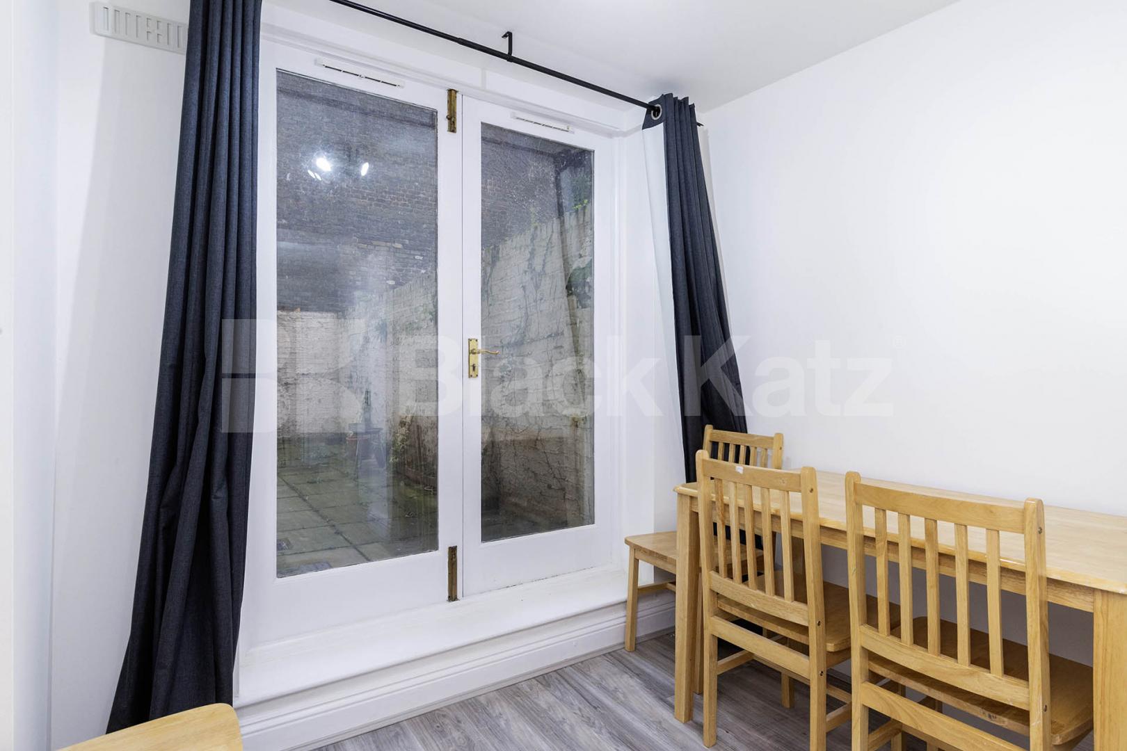 Newly painted two double bedroom flat with study near Regents Park and to tube! Cosway Street, Marylebone